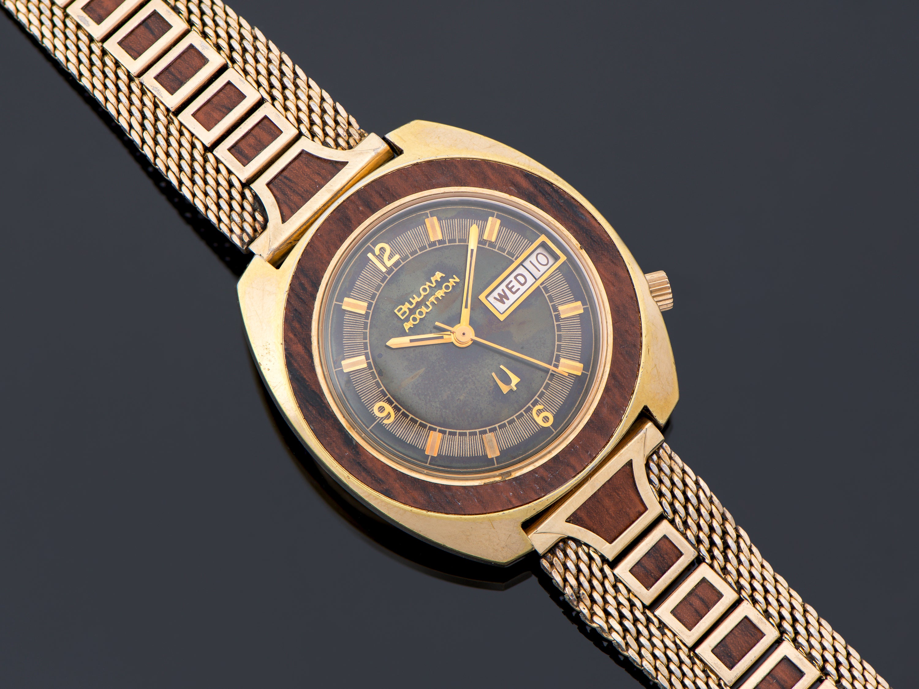Bulova Accutron Woody 2182 Watch With Original Bracelet