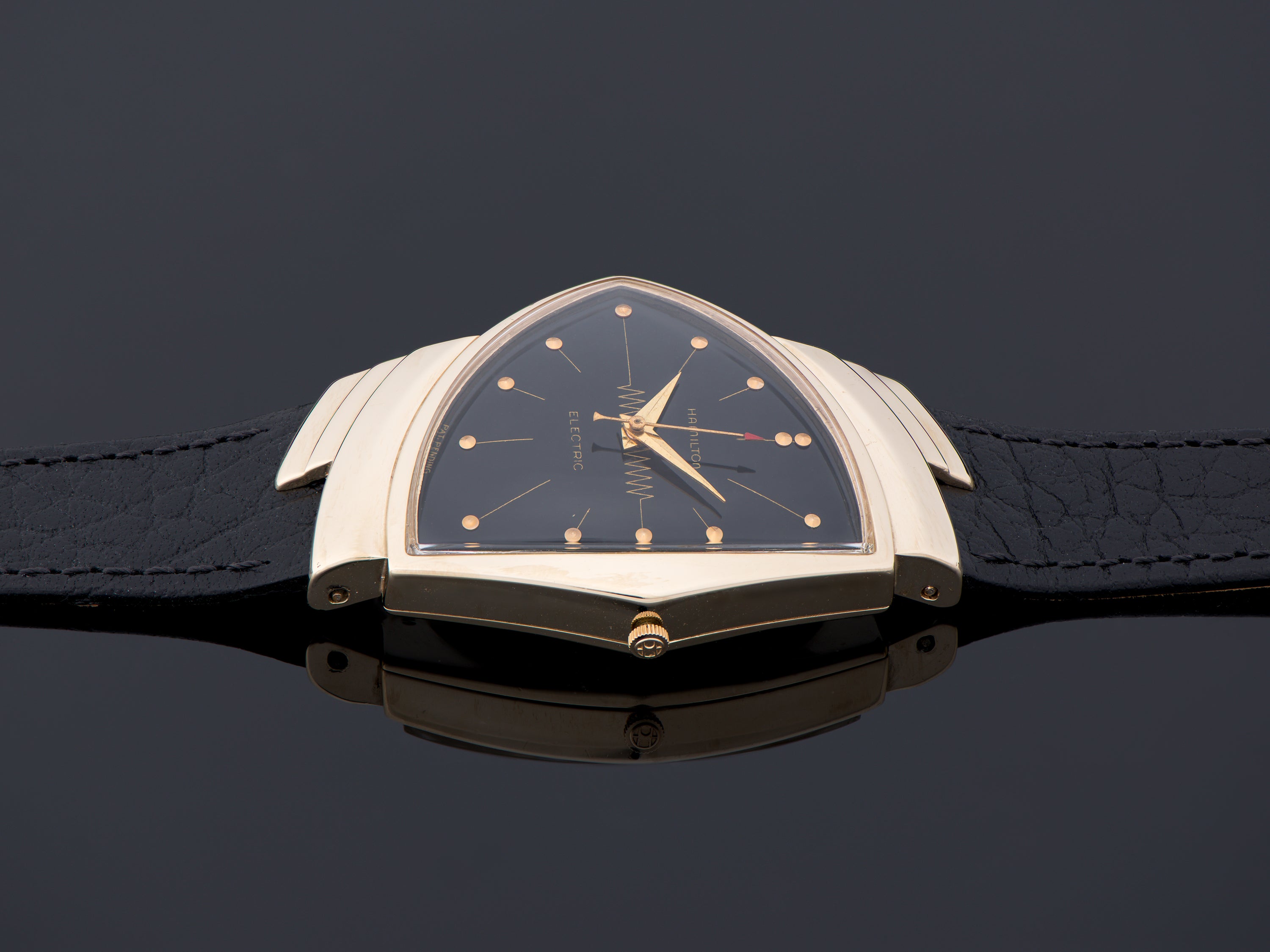 Ventura Quartz - Dial color:Black - H24411732 | Hamilton Watch