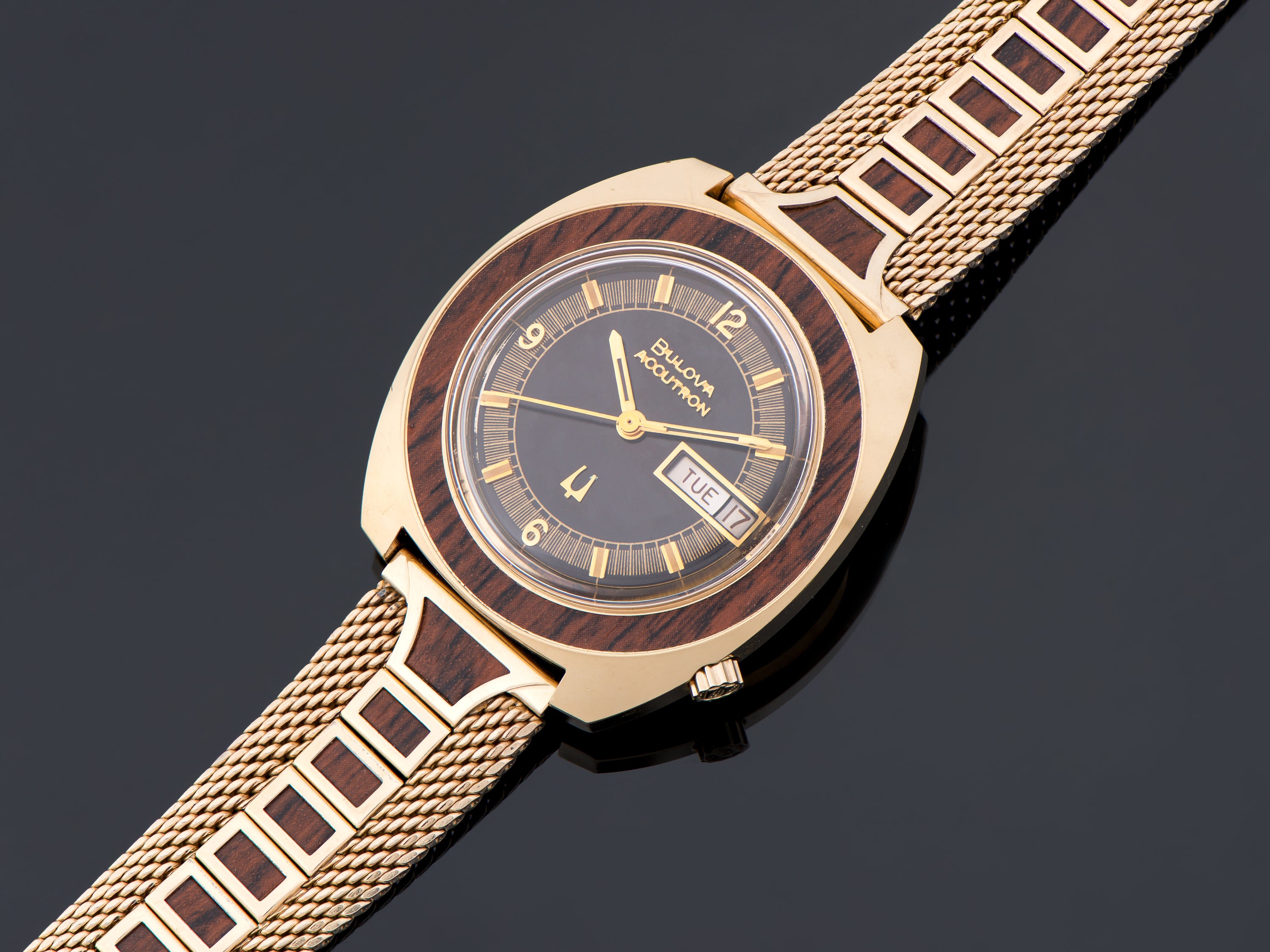 Bulova Accutron Woody 2182 Watch With Original Bracelet