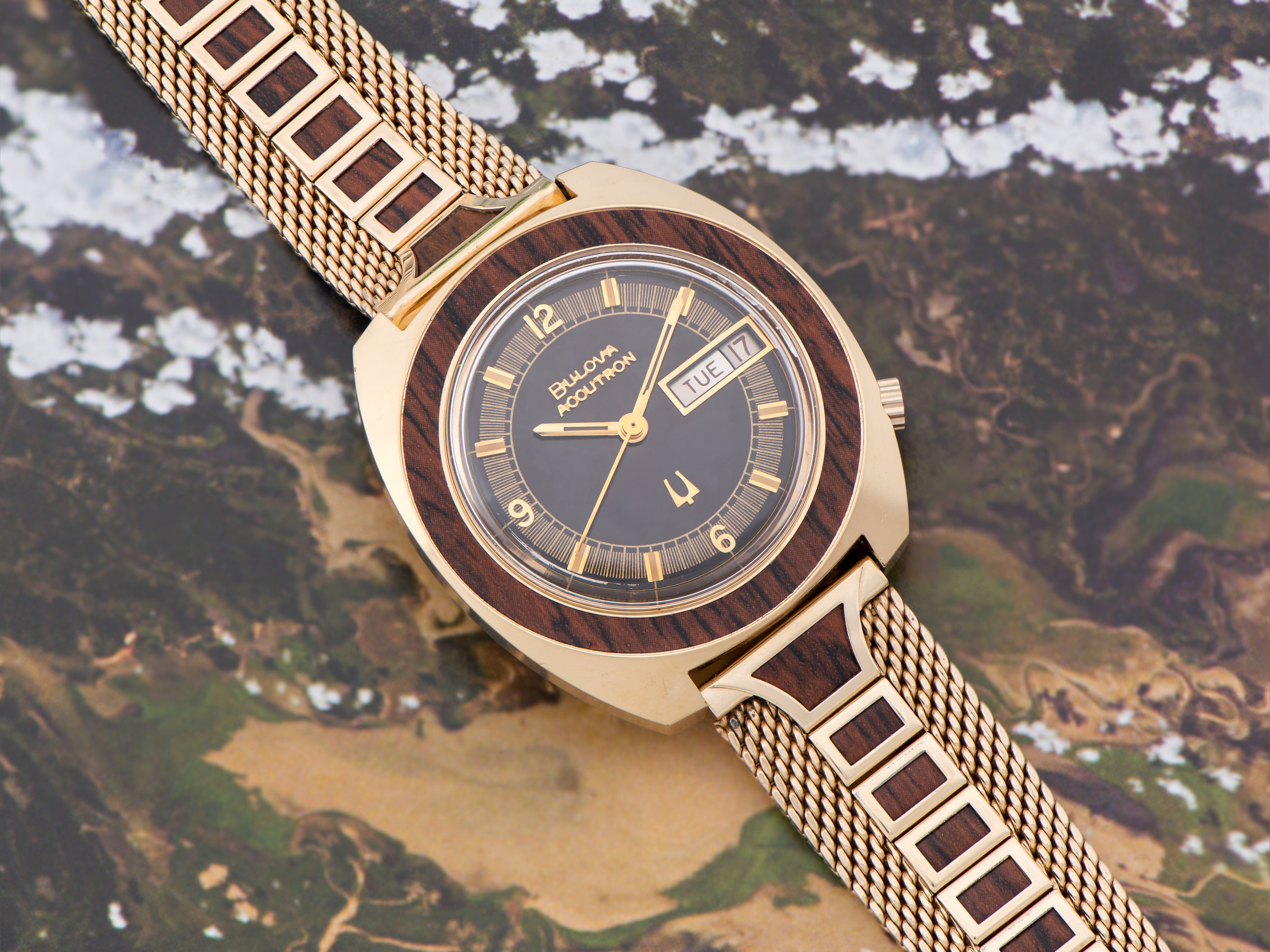 Bulova Accutron Woody 2182 Watch With Original Bracelet