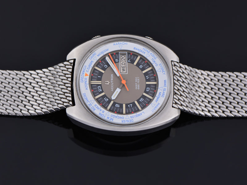 Bulova Accutron Deep Sea 666 Diver World Time Watch With Original Bracelet