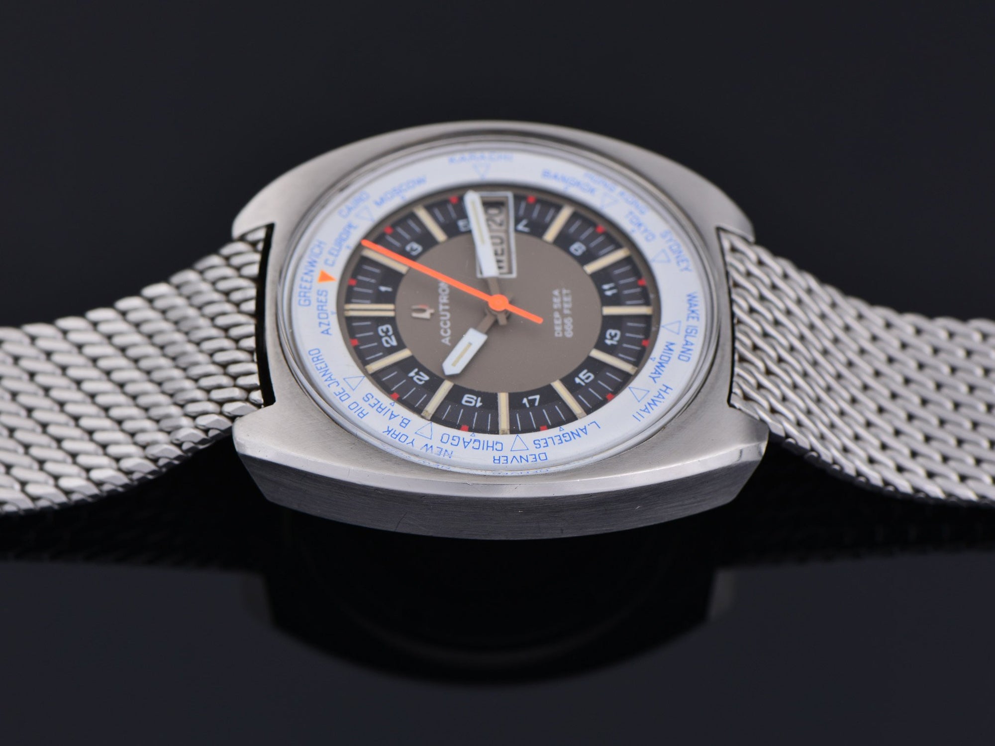 Bulova Accutron Deep Sea 666 Diver World Time Watch With Original