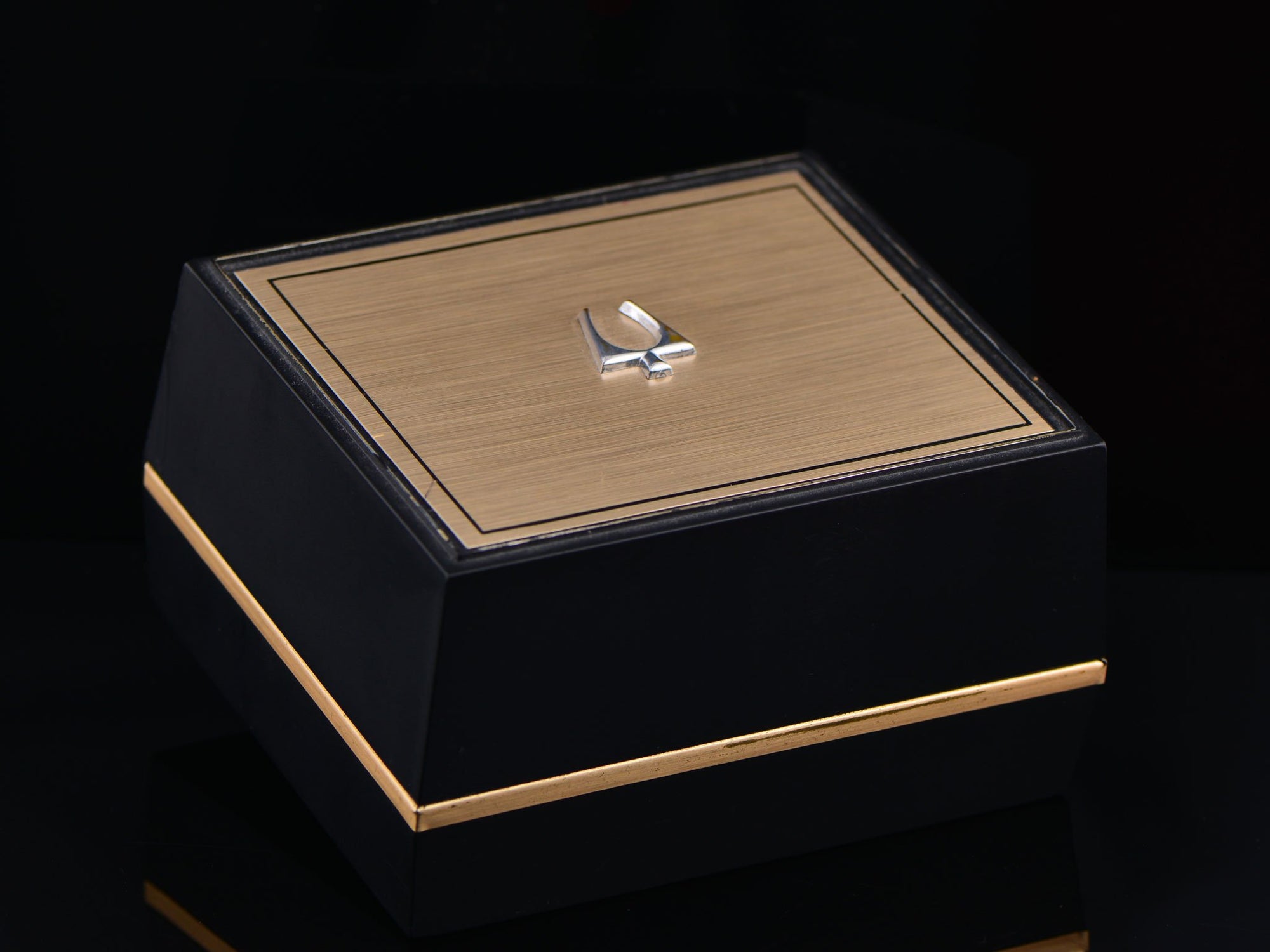 Empty Lacquered Bulova Accutron Watch Box - Box Only‎ Bulova Accutron Watch Box main image 4