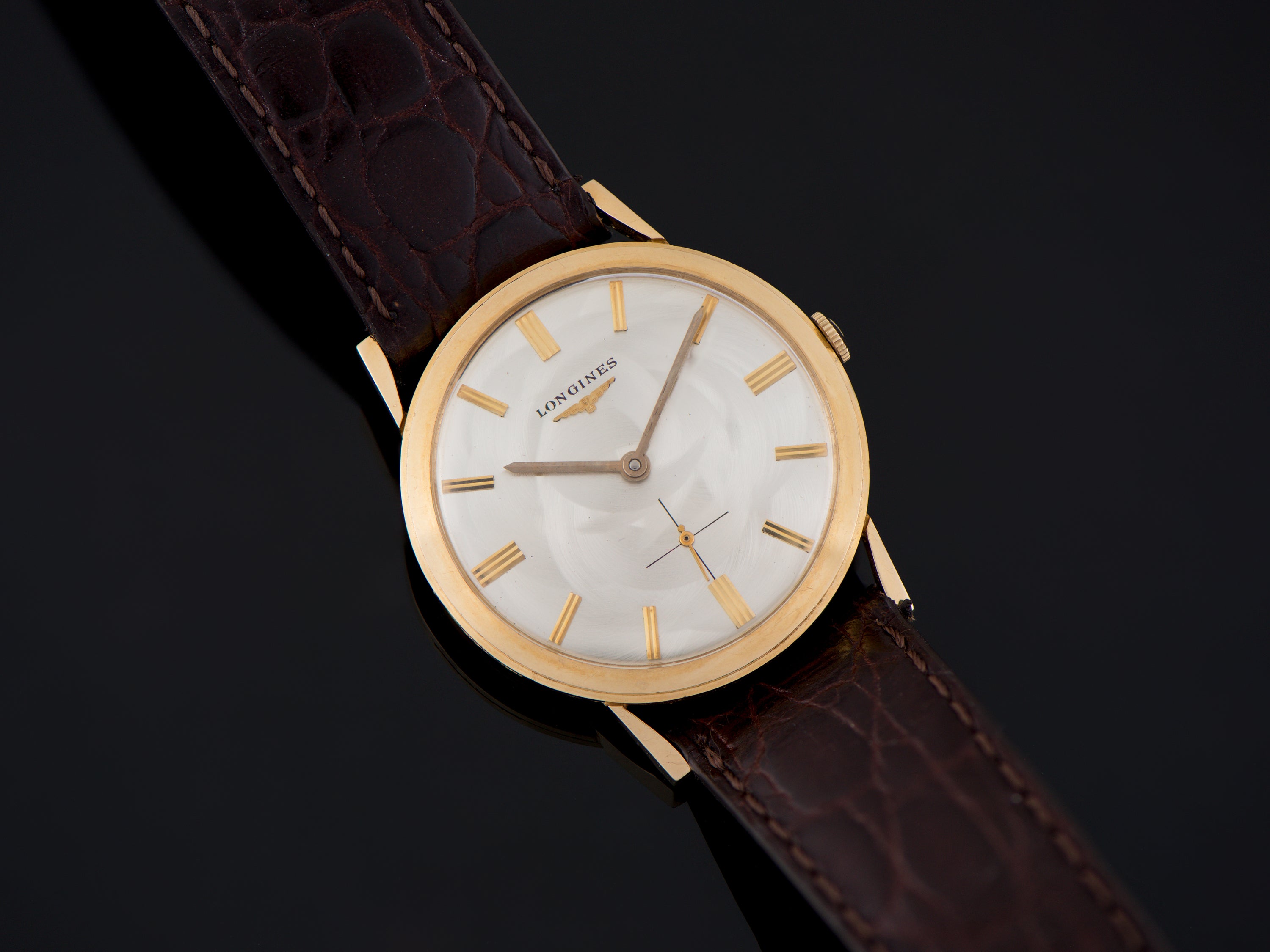 green emerald velvet dress Longines - Calatrava - 9K Gold - Dress Watch main image 1
