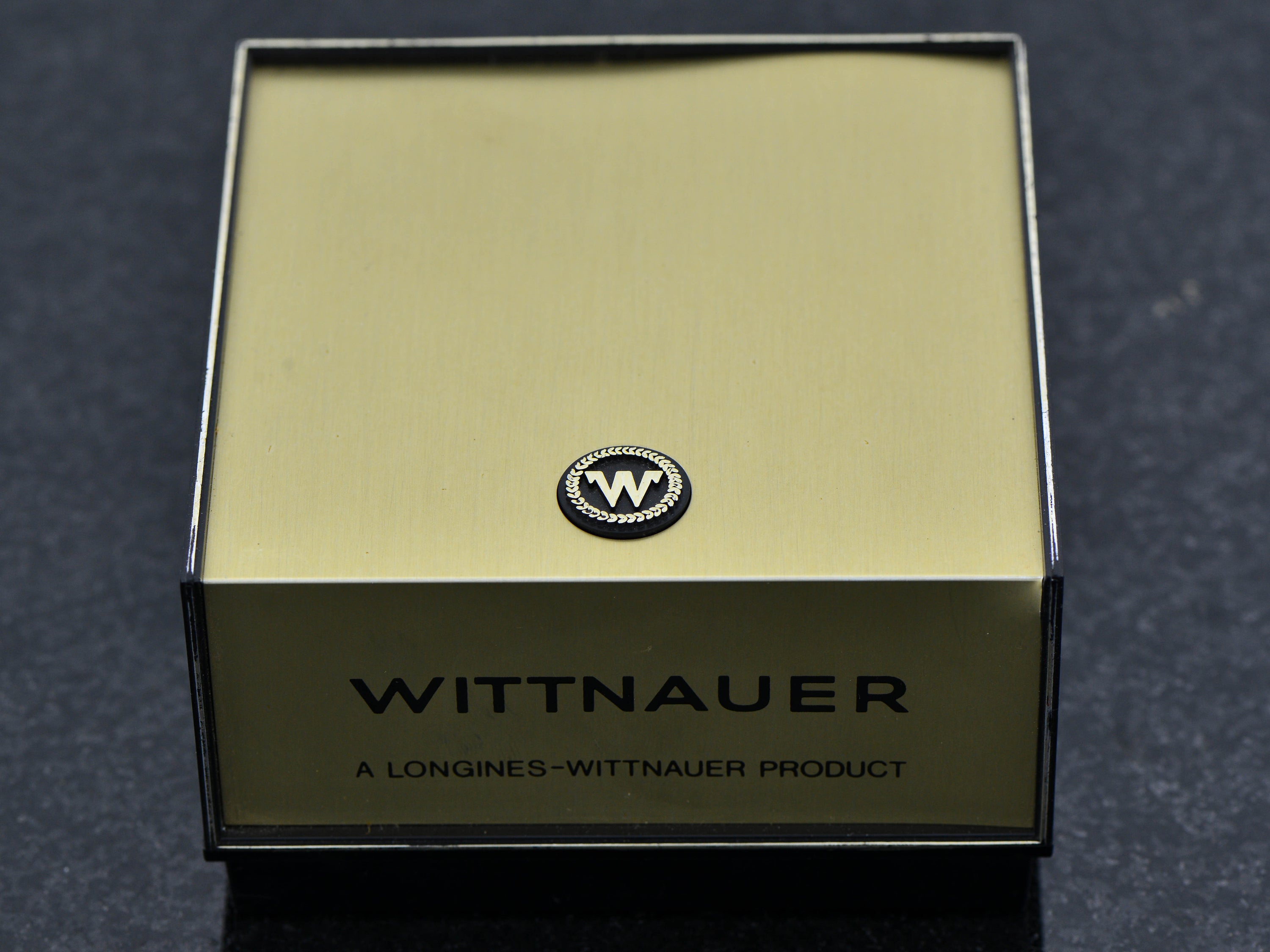 Wittnauer Longines 32mm quartz watch w original box and papers. Vintage Longines Wittnauer Womens 14k Gold Wrist Watch Gold  main image 2