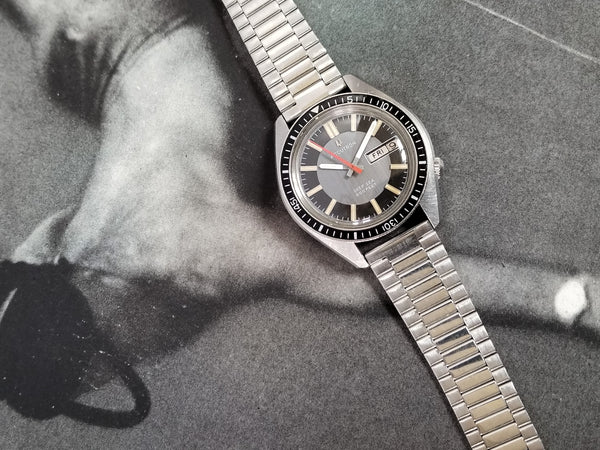 Bulova Accutron Deep Sea 666 Feet Two Tone Dial Vintage Watch