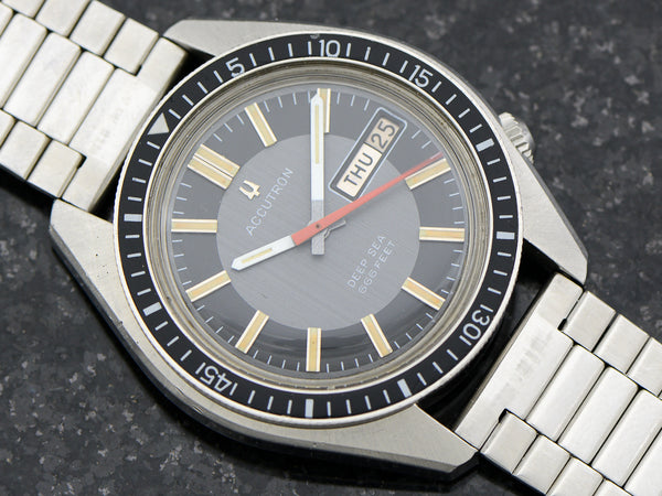 Bulova Accutron Deep Sea 666 Feet Two Tone Dial Vintage Watch