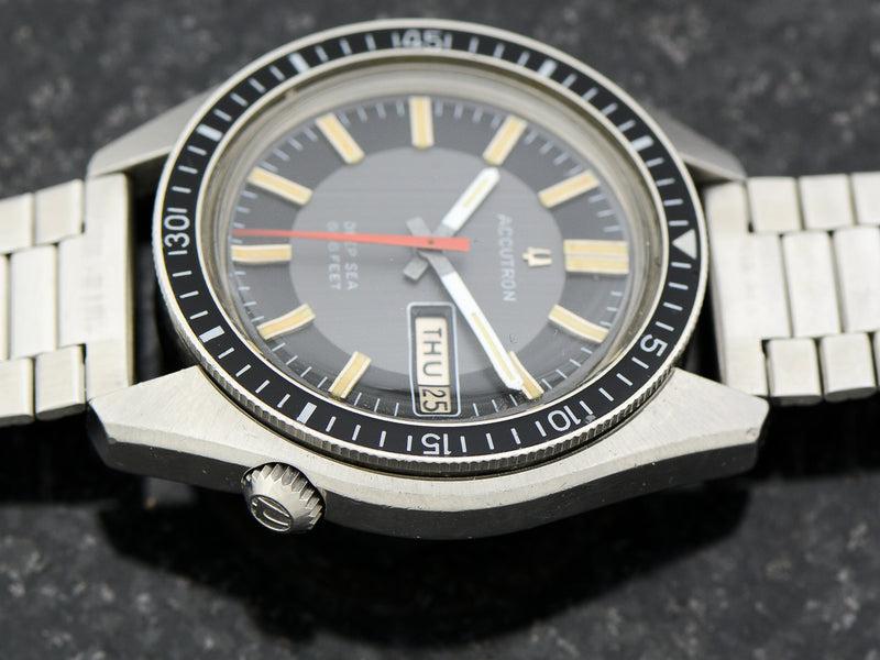 Bulova Accutron Deep Sea 666 Feet Two Tone Dial Vintage Watch